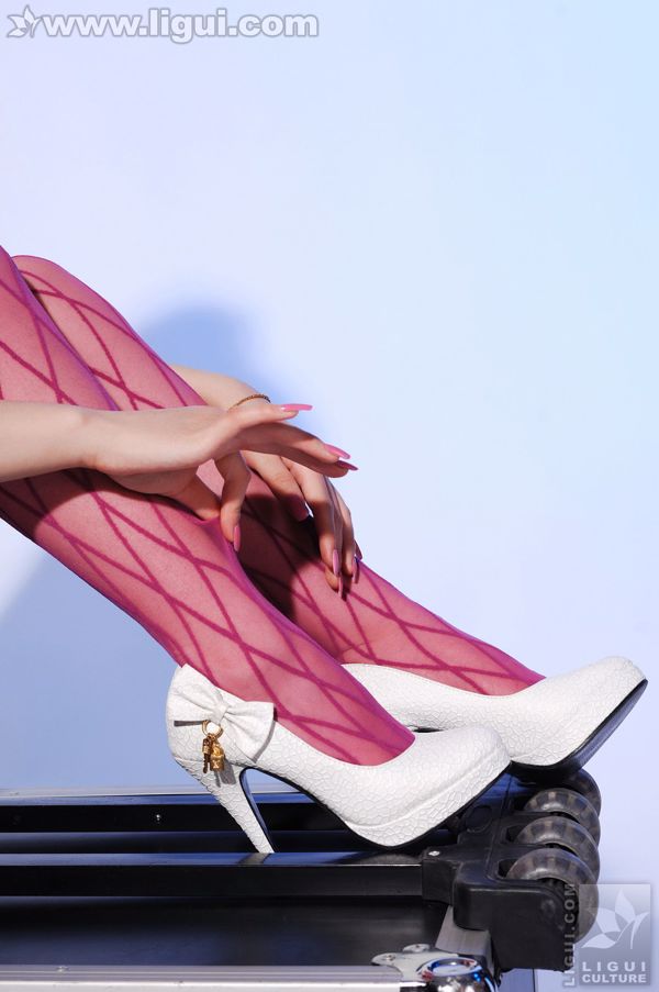 Modelo Chen Jiajia "Meias de seda coloridas e interpretação de salto alto" [丽 柜 LiGui] Foto de pé de seda