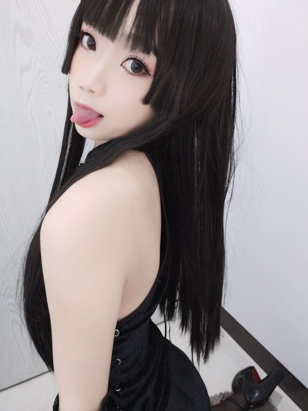 Linda garota Gui Hu Yao "Black Cheongsam"