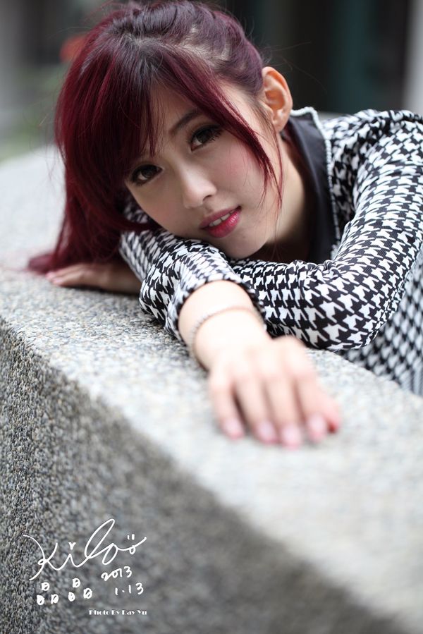 Liao Tingling / Kila Jingjing "Váy ngắn + Bốt chụp trên phố"